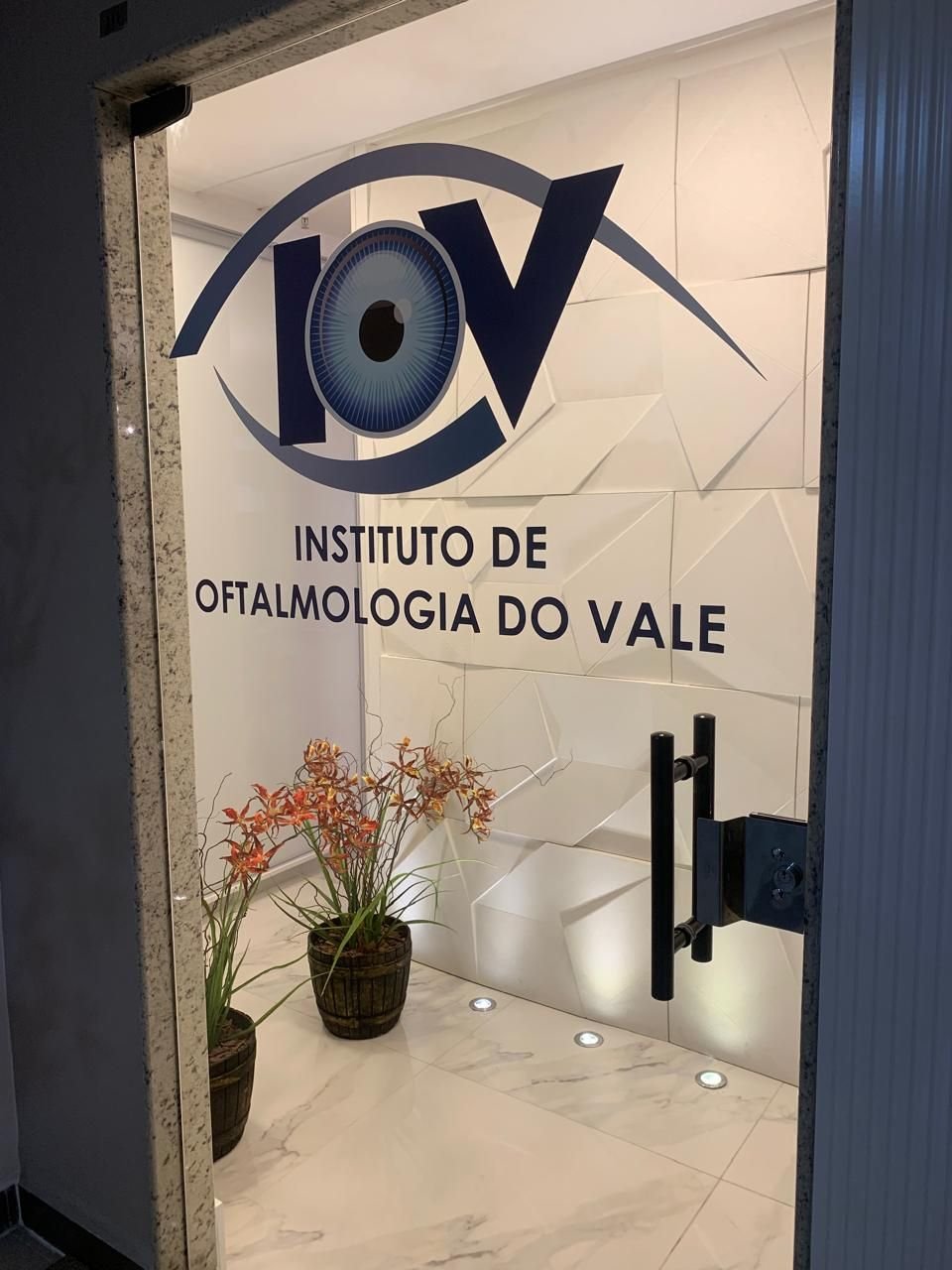 Fachada e estrutura do Instituto de Oftalmologia do Vale em São José dos Campos