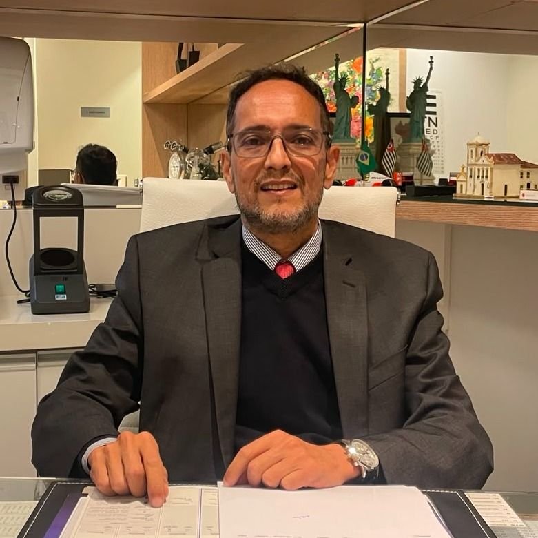 Dr. Valter Molina Koyanagi, oftalmologista especialista em cirurgia de catarata em São José dos Campos